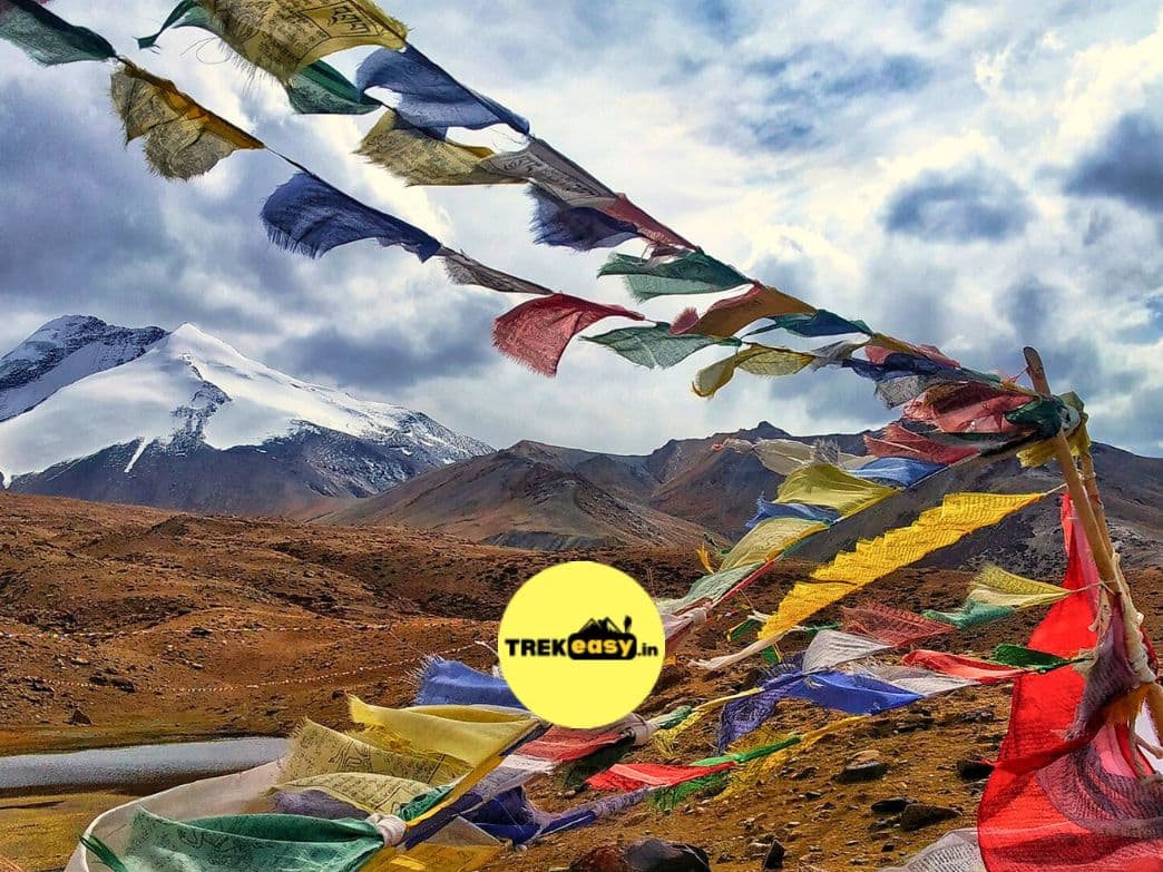 Colourful flags in Markha Valley