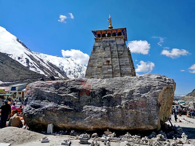 kedarnath temple back shila